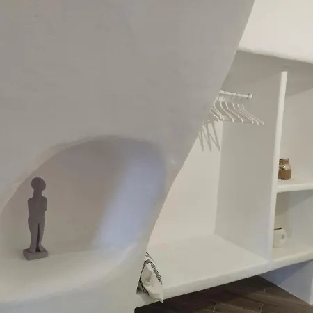 Cave Milos Ζεφυρία