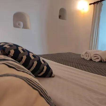 Cave Milos * Ζεφυρία